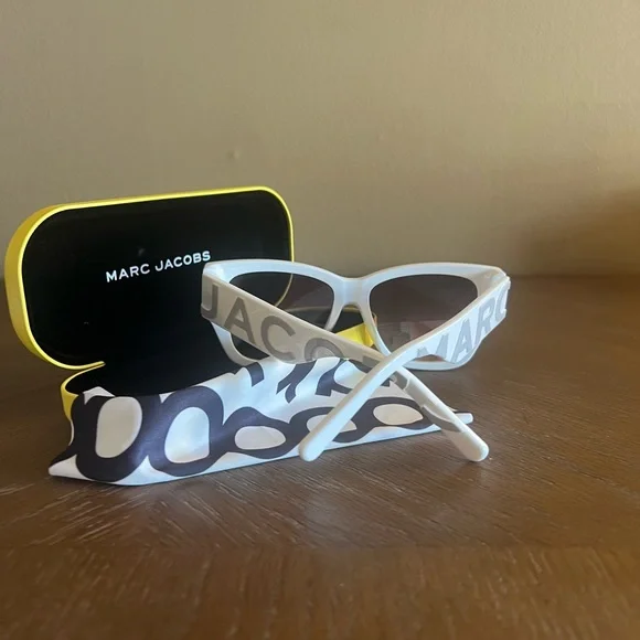 MARC JACOBS Sunglasses MJ693S-HYMIC-55  Shades White NEW With Case/Wipe - Picture 4 of 10